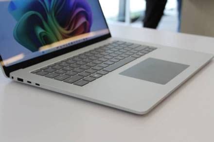 The new Surface Laptop whips the MacBook in this important test.